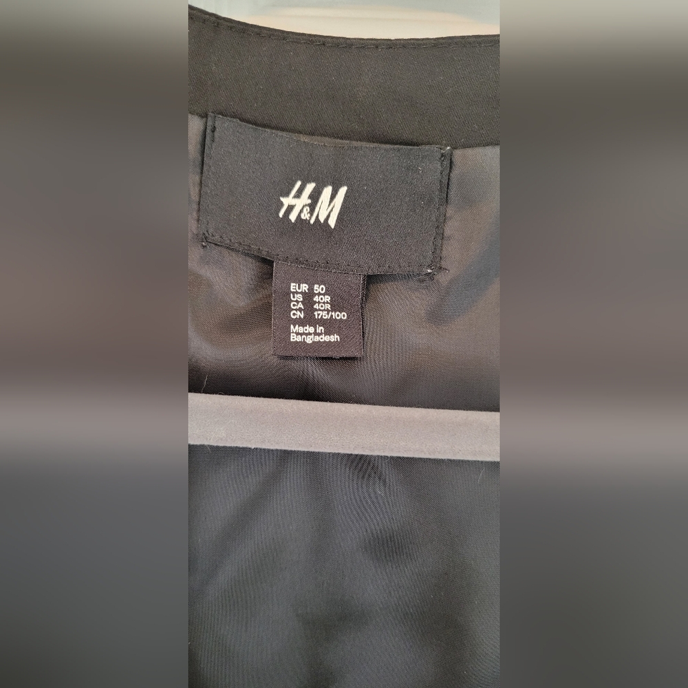 Men's H&M Black Vest Size 40R 20" P2P 26" Length - Picture 3 of 11